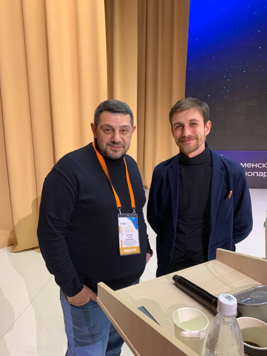 Данил Варяев работает на семинаре-практикуме по выстраиванию эффективных коммуникаций на межрегиональной конференции по поддержке участников СВО