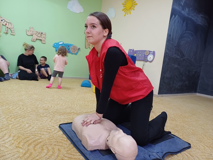 В «Роднике» прошел мастер-класс по оказанию первой помощи. К детям приехали волонтеры-медики Тюменского ГМУ