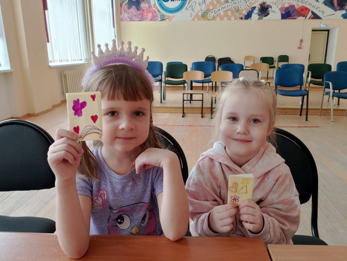 Лепорелло, гармошка или свиток? Книжку-малышку сконструировали дети «Родника» своими руками