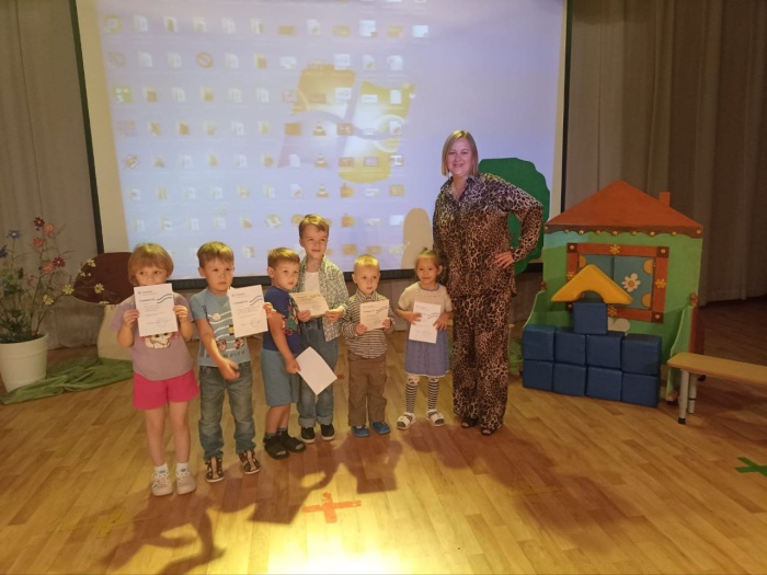 «Только в «Роднике» я могу увидеть своего ребенка на сцене».   Проживаем мини-вариант социальной жизни ребенка при подготовке финальному выступлению