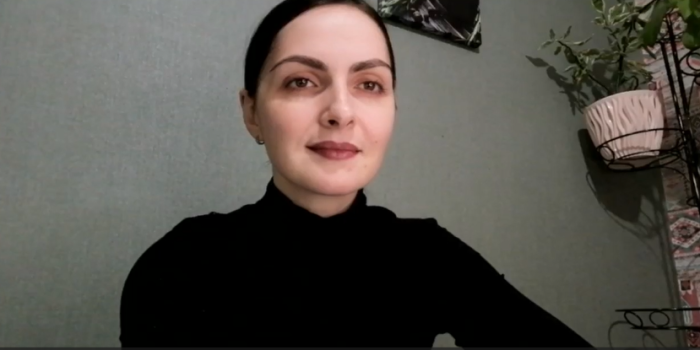 Если годовалый ребенок одинаково рад своим и чужим, значит ли это, что он очень приветливый?