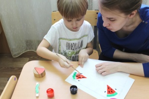 РАЗВИТИЕ ТВОРЧЕСКИХ СПОСОБНОСТЕЙ ДЕТЕЙ С ИНВАЛИДНОСТЬЮ ПОСРЕДСТВОМ БАТИКА