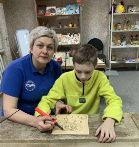 Занятия в творческой мастерской «Художественная обработка древесины»