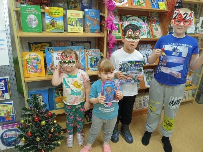 Вчера писали с ребятами коллективное письмо Деду Морозу