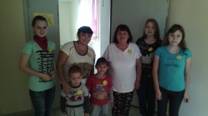   1 октября дети дарили улыбки и подарки своим дорогим бабушкам и дедушкам