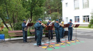 В Роднике выступил оркестр Главного управления МЧС России по Тюменской области 