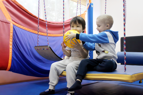 Если нужно, будем лазить, висеть и прятаться