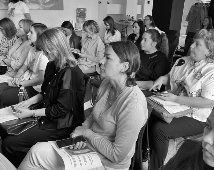 В рамках недели правовой помощи семьям на вопросы родителей отвечает юрист реабилитационного центра «Родник» Елена Королева