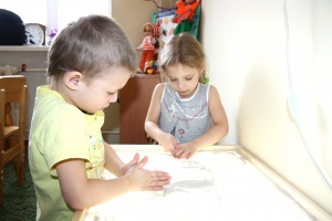 В «Роднике» инновация - песочная терапия