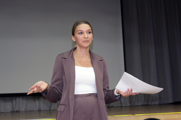 Кибер-мошенники не спят: в зоне риска дети и пенсионеры. В реабилитационном центре «Родник» прошла встреча с помощником прокурора Центральной прокуратуры Мосуновой Алёной Александровной