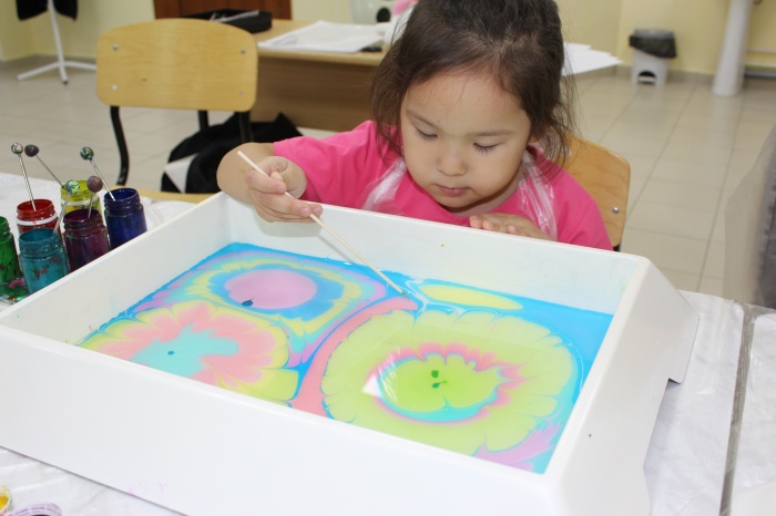 Рисуем на воде в технике эбру