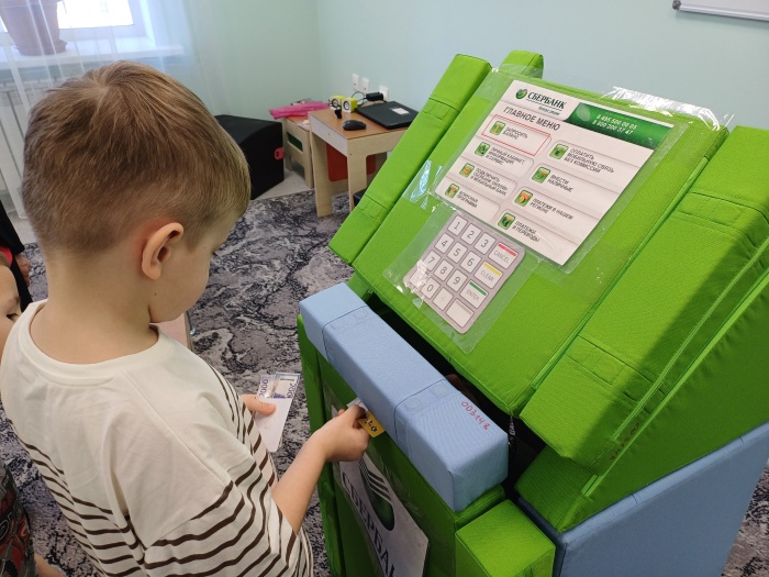 В «Роднике» реализуются занятия с высокой степенью взаимосвязи — кухня и магазин: учимся гостевому этикету, подготовке угощения, выбору продуктов по списку