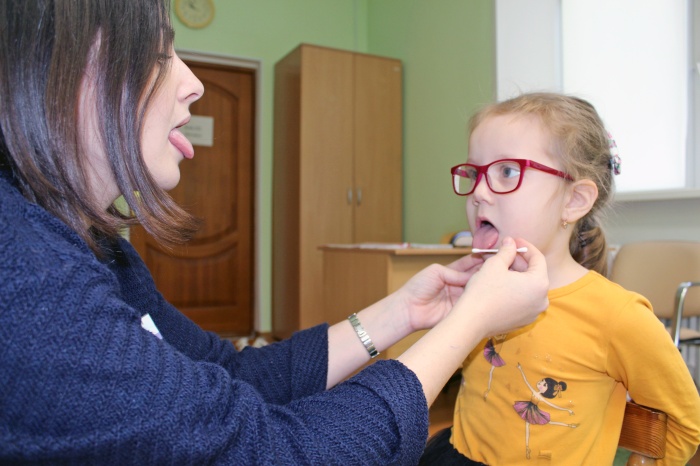 На формирование речи ребенка огромное влияние оказывает языковая среда