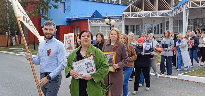 Сотрудники и гости «Родника» прошли сегодня «Бессмертным полком»