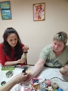 В «Роднике» родители посетили творческий мастер-класс