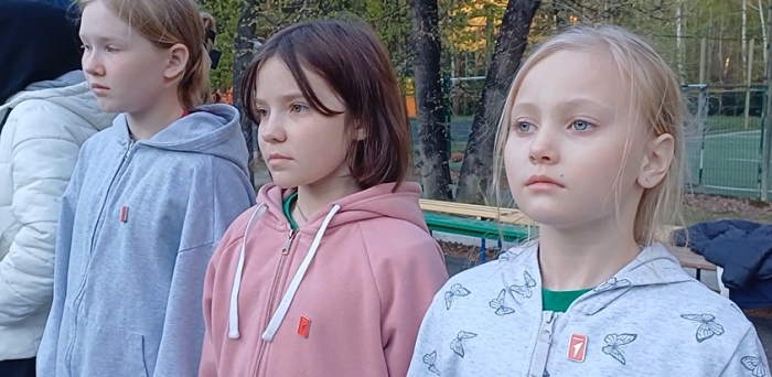 В День детских общественных объединений торжественно посвящаем в ряды Первых участников профильной смены «Время Первых: равные возможности» реабилитационного центра «Родник»