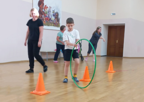 Кто из нас не ходит хмурый, любит спорт и физкультуру?