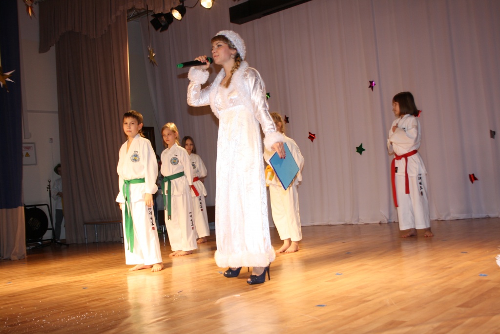 Фото 20 Снегурочка ищет таланты.JPG